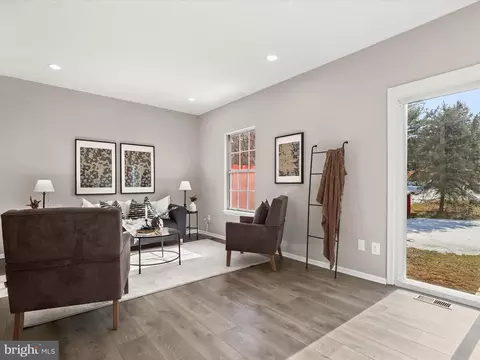 Living - 15 Jack Pine Pl, Nottingham, MD 21236 photo 5 of 5