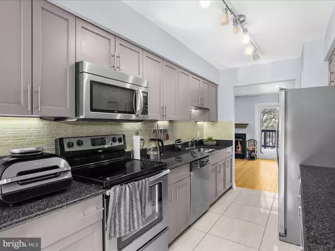 Kitchen - 6936 Clearwind Ct, Baltimore, MD 21209 photo 1 of 1