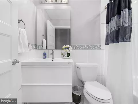 Bath - 6936 Clearwind Ct, Baltimore, MD 21209 photo 4 of 6