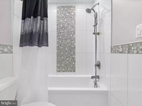Bath - 6936 Clearwind Ct, Baltimore, MD 21209 photo 5 of 6