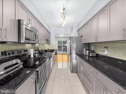 Entry Way - 6936 Clearwind Ct, Baltimore, MD 21209 photo 2 of 2