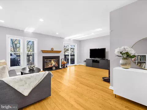 Living - 6936 Clearwind Ct, Baltimore, MD 21209 photo 1 of 6