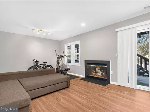 Living - 6936 Clearwind Ct, Baltimore, MD 21209 photo 6 of 6