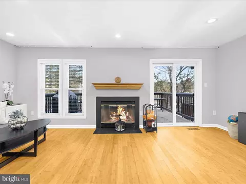 Living - 6936 Clearwind Ct, Baltimore, MD 21209 photo 4 of 6
