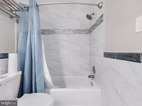 Bath - 6936 Clearwind Ct, Baltimore, MD 21209 photo 3 of 6