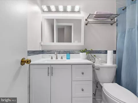 Bath - 6936 Clearwind Ct, Baltimore, MD 21209 photo 2 of 6