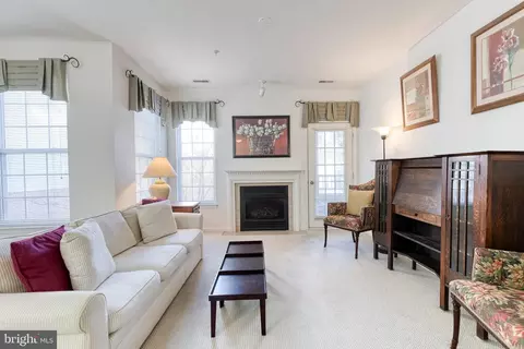 400 Symphony Cir #329F, Cockeysville, MD 21030