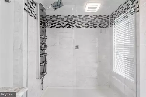 Bath - 205 1st Ave, Lansdowne, MD 21227 photo 2 of 4
