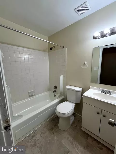 Bath - 11 Top View Ct, Windsor Mill, MD 21244 photo 6 of 8