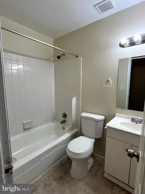Bath - 11 Top View Ct, Windsor Mill, MD 21244 photo 5 of 8