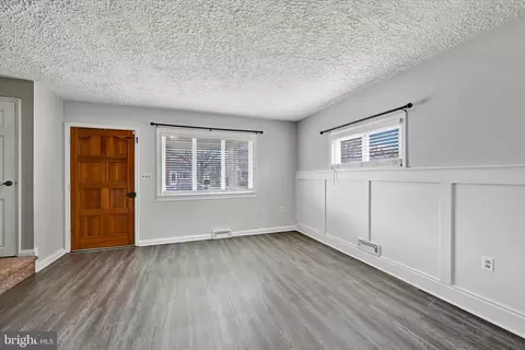 Entry Way - 2013 Wareham Rd, Dundalk, MD 21222 photo 1 of 5