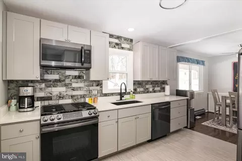 Kitchen - 2714 Paper Mill Rd, Phoenix, MD 21131 photo 1 of 2