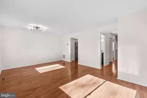1407 Vida Dr, Baltimore, MD 21207 photo 4