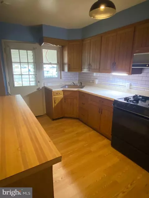 Entry Way - 7919 Gray Hvn, Dundalk, MD 21222 photo 2 of 3