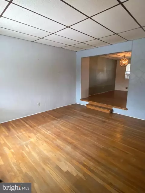 Living - 7919 Gray Hvn, Dundalk, MD 21222 photo 2 of 2