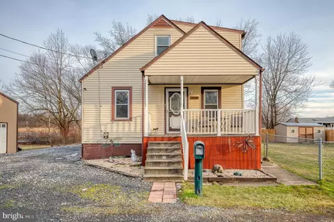 8111 Raymond Ave, Dundalk, MD 21222