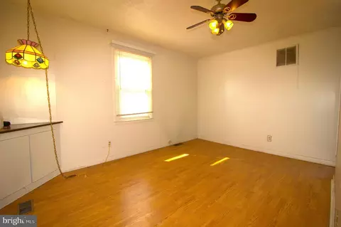 Living - 7613 Maple Rd, Dundalk, MD 21222 photo 8 of 8