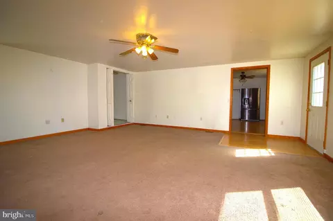 Living - 7613 Maple Rd, Dundalk, MD 21222 photo 2 of 8