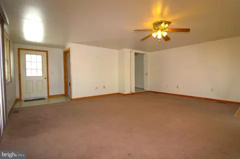Living - 7613 Maple Rd, Dundalk, MD 21222 photo 4 of 8