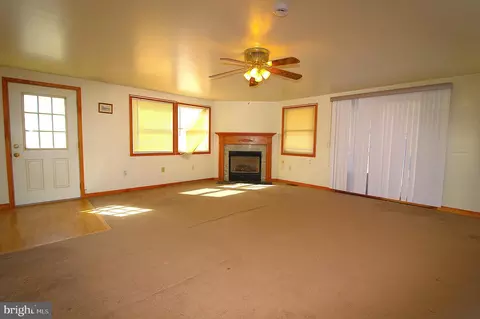 Living - 7613 Maple Rd, Dundalk, MD 21222 photo 6 of 8