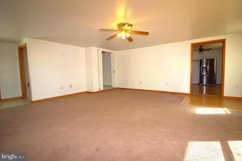 Living - 7613 Maple Rd, Dundalk, MD 21222 photo 3 of 8