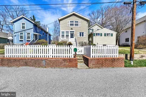 8 Fiske Ave, Glyndon, MD 21071