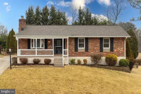 8 Flanders Ridge Ct, Cockeysville, MD 21030