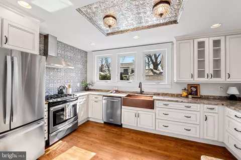 Kitchen - 703 Chumleigh Rd, Baltimore, MD 21212 photo 2 of 2