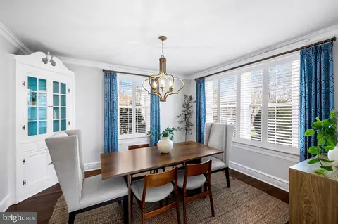 Dining - 703 Chumleigh Rd, Baltimore, MD 21212 photo 1 of 2