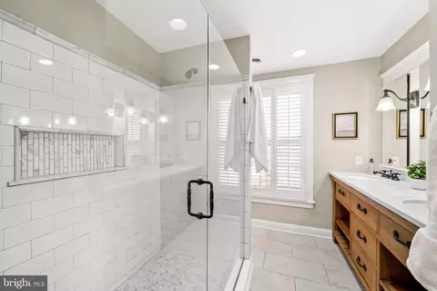 Bath - 703 Chumleigh Rd, Baltimore, MD 21212 photo 4 of 4