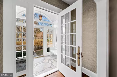 Entry Way - 703 Chumleigh Rd, Baltimore, MD 21212 photo 1 of 4