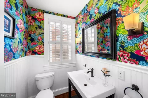 Bath - 703 Chumleigh Rd, Baltimore, MD 21212 photo 1 of 4