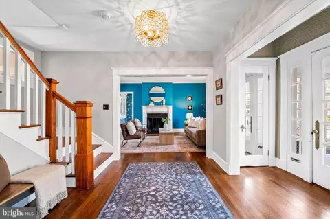 Entry Way - 703 Chumleigh Rd, Baltimore, MD 21212 photo 3 of 4
