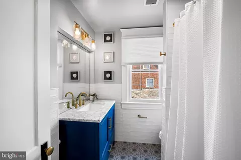 Bath - 703 Chumleigh Rd, Baltimore, MD 21212 photo 2 of 4