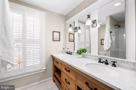 Bath - 703 Chumleigh Rd, Baltimore, MD 21212 photo 3 of 4