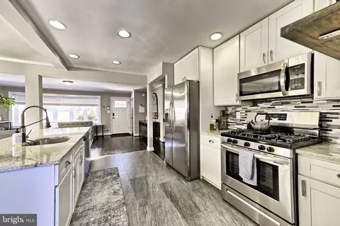 Kitchen - 547 Brook Rd, Towson, MD 21286 photo 8 of 9