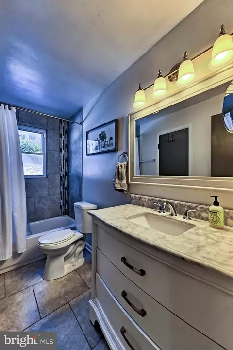 Bath - 547 Brook Rd, Towson, MD 21286 photo 2 of 3