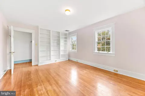 Bedroom - 6405 Pinehurst Rd, Baltimore, MD 21212 photo 2 of 5