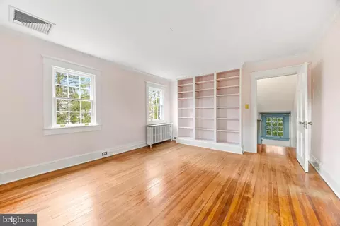 Bedroom - 6405 Pinehurst Rd, Baltimore, MD 21212 photo 4 of 5
