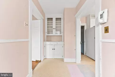 Entry Way - 6405 Pinehurst Rd, Baltimore, MD 21212 photo 7 of 15