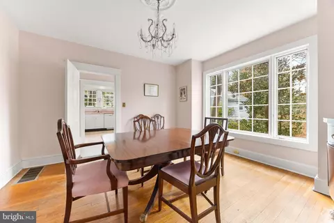 Dining - 6405 Pinehurst Rd, Baltimore, MD 21212 photo 4 of 5