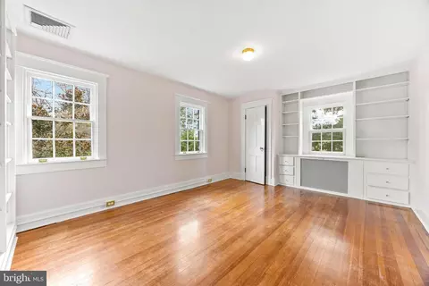 Bedroom - 6405 Pinehurst Rd, Baltimore, MD 21212 photo 1 of 5