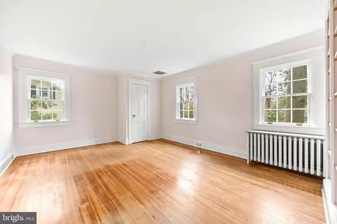 Bedroom - 6405 Pinehurst Rd, Baltimore, MD 21212 photo 3 of 5