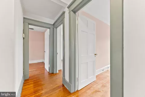 Entry Way - 6405 Pinehurst Rd, Baltimore, MD 21212 photo 9 of 15