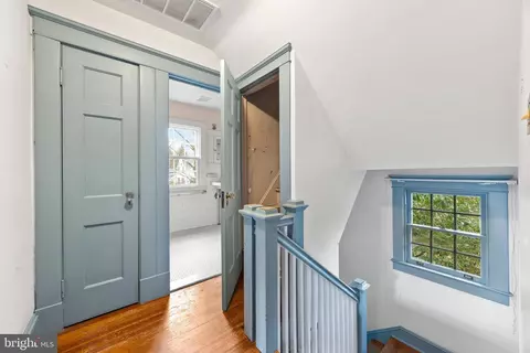 Entry Way - 6405 Pinehurst Rd, Baltimore, MD 21212 photo 12 of 15