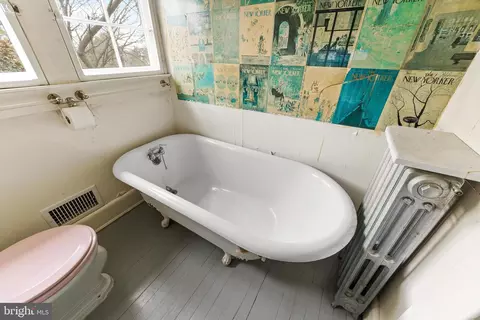 Bath - 6405 Pinehurst Rd, Baltimore, MD 21212 photo 5 of 5