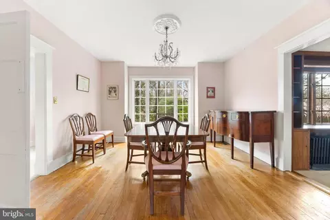 Dining - 6405 Pinehurst Rd, Baltimore, MD 21212 photo 3 of 5