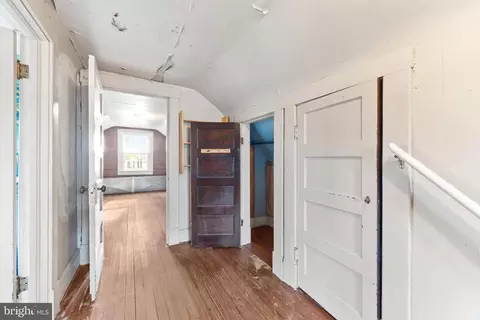 Entry Way - 6405 Pinehurst Rd, Baltimore, MD 21212 photo 15 of 15