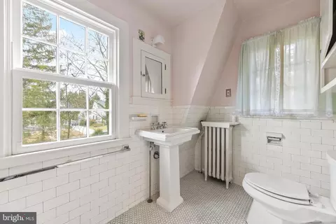 Bath - 6405 Pinehurst Rd, Baltimore, MD 21212 photo 1 of 5