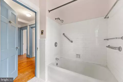 Bath - 6405 Pinehurst Rd, Baltimore, MD 21212 photo 3 of 5